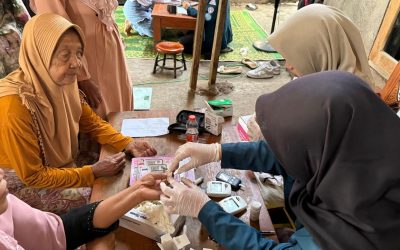 Mahasiswa KKN-T UNDIP Gelar Pemeriksaan Kesehatan Gratis & Edukasi Gaya Hidup Sehat bagi UMKM RW 07 dan RW 08 Kelurahan Rowosari, Semarang