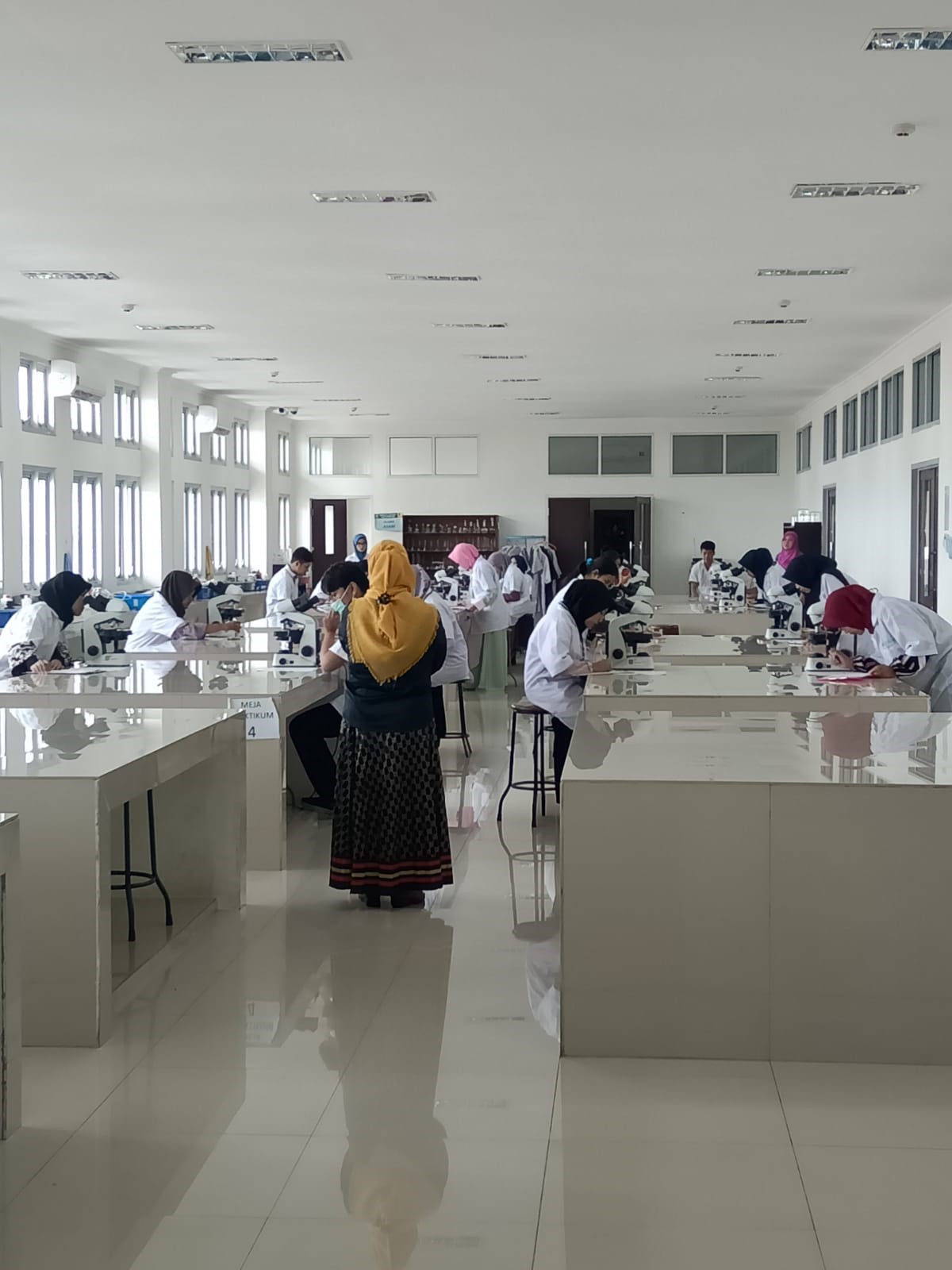 Laboratorium Biomedik Dasar21