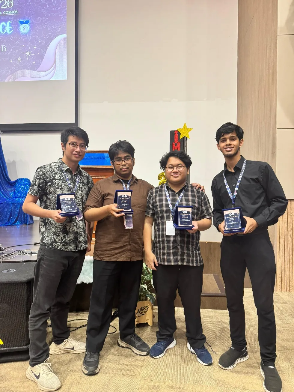Tim mahasiswa Fakultas Kedokteran Universitas Diponegoro (FK Undip) berfoto bersama usai meraih Juara 3 pada ajang IMICROBE 2026 di Malaysia.