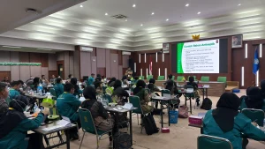 Peserta PPDS Obstetri dan Ginekologi mengikuti praktik Pelatihan Basic Surgical Skill (BSS) 1 Regional Joglosemar di Fakultas Kedokteran Universitas Diponegoro.