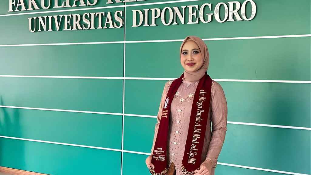 dr. Mega Pandu Arfiyanti earned a perfect Grade Point Average (GPA) of 4.00, graduating as the top student of the Clinical Microbiology Specialist Medical Education Program (PPDS) in April 2026.