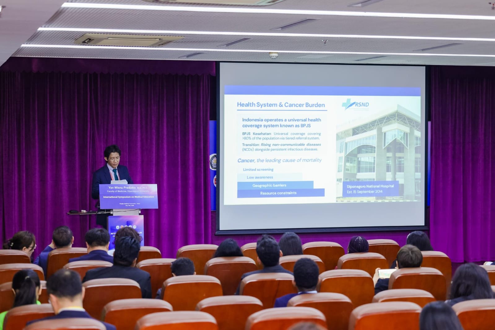 Dean of the Faculty of Medicine at Undip, Prof. Dr. dr. Yan Wisnu Prajoko, M.Kes., Sp.B., Subsp.Onk(K), served as one of the keynote speakers at the International Symposium on Medical Education, which carried the theme “AI Empowering International Education: Opportunities and Transformations in Global Student Mobility,” held in Tianjin, China, on Saturday (May 9, 2026).