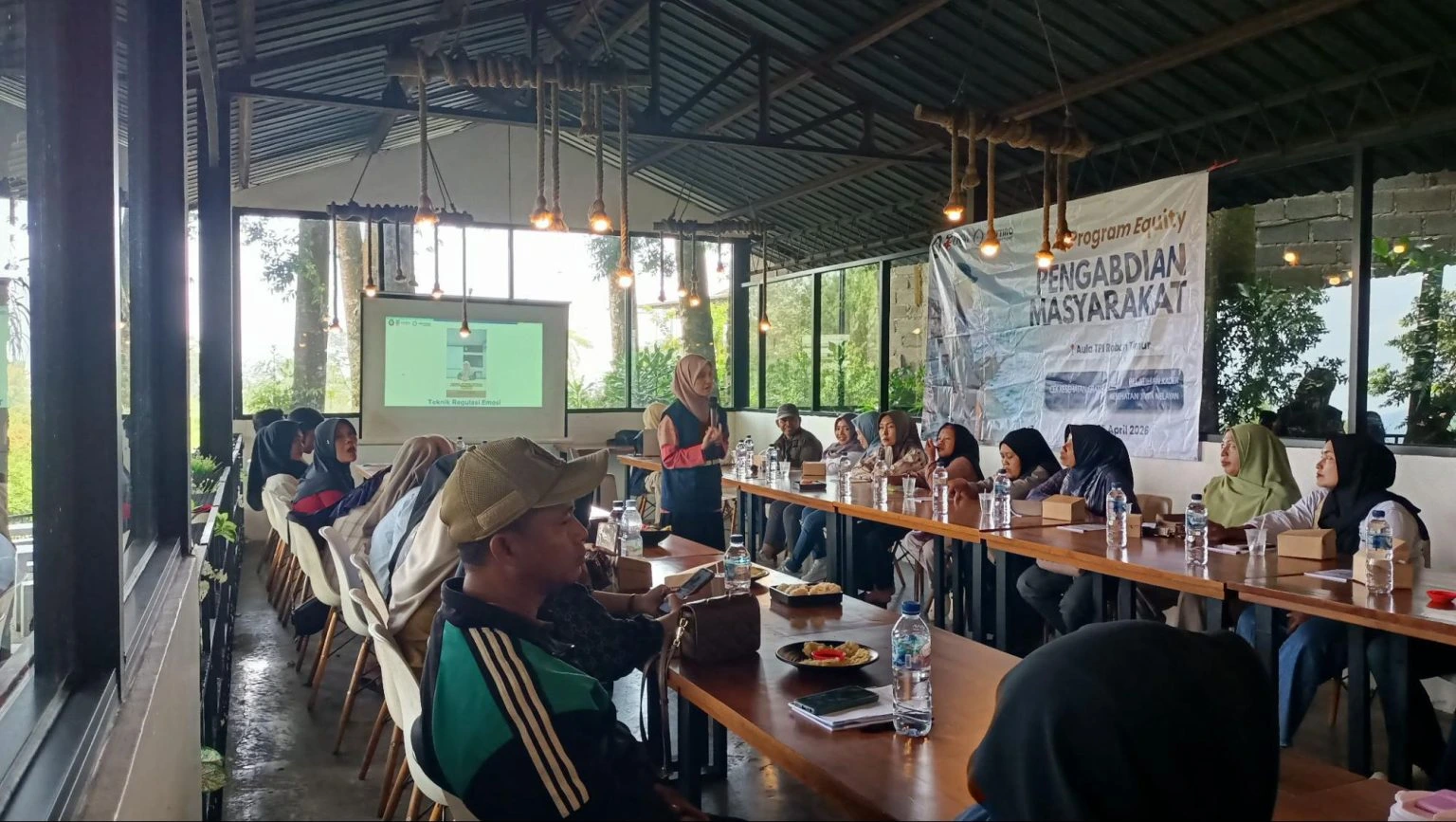 The EQUITY Team of the Faculty of Medicine, Universitas Diponegoro (FK Undip), held a meeting with local residents.