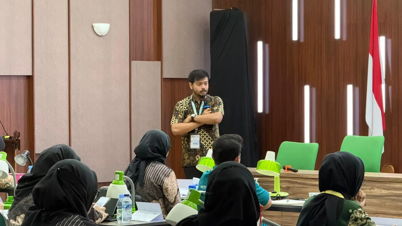 A banner for the Basic Surgical Skill (BSS) 1 Training for the Obstetrics and Gynecology Residency Program in the Joglosemar Region displayed at the event venue at The Faculty of Medicine Universitas Diponegoro (FK Undip), Semarang, Friday, May 22, 2026.