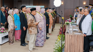 Prosesi pengambilan sumpah dokter dan dokter gigi baru serta pengukuhan lulusan FK UNDIP Periode IV Tahun 2026 di Kampus FK Undip, Tembalang.